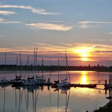 Pool&lake Vakantiehuis